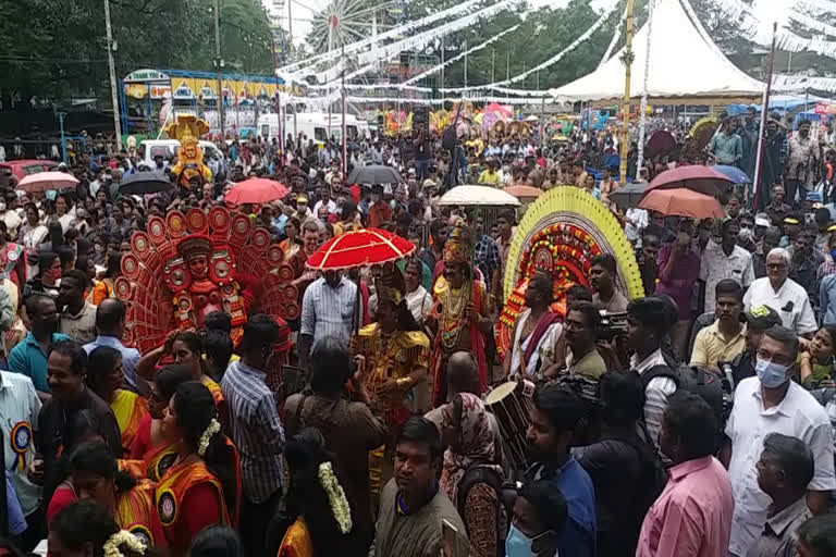 തൃപ്പൂണിത്തുറ രാജനഗരി  തൃപ്പൂണിത്തുറ അത്തച്ചമയം  തൃപ്പൂണിത്തുറയിൽ അത്തചമയ ഘോഷയാത്ര  അത്തചമയ ഘോഷയാത്ര  തൃപ്പൂണിത്തുറയിൽ അവധി  അത്തം നഗർ  തോമസ് ചാഴിക്കാടൻ എംപി അത്താഘോഷം  അനൂപ് ജേക്കബ് എംഎൽഎ  അത്ത പതാക  അത്തം ഘോഷയാത്ര  അത്തം ഘോഷയാത്ര തൃപ്പൂണിത്തുറ  തൃപ്പൂണിത്തുറ നഗരസഭ അത്തം  Thrippunithura athachamayam  Thrippunithura  Thrippunithura athachamayam today