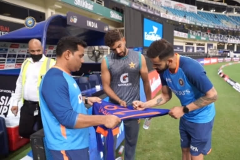 Virat Kohli gifts signed India jersey to Haris Rauf