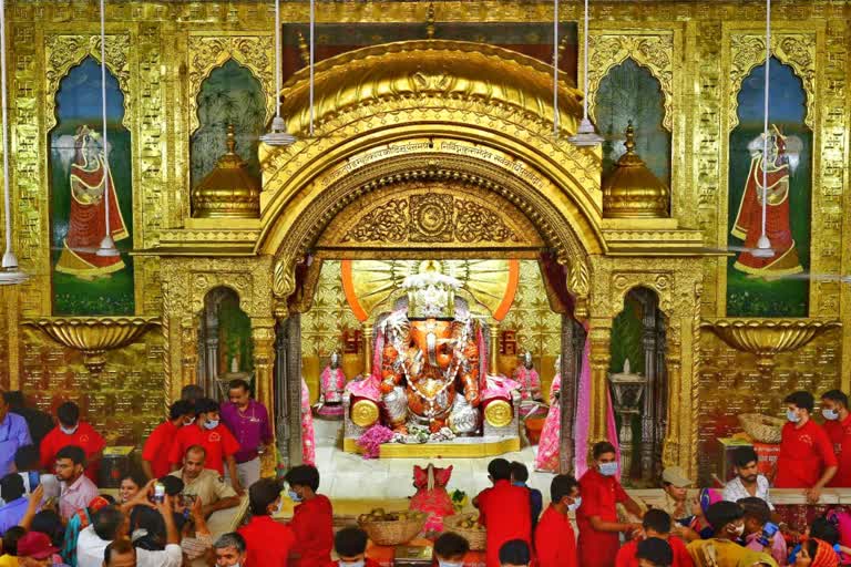 Moti Dungri Ganesh Temple,  Mehndi offered to Lord Ganesha