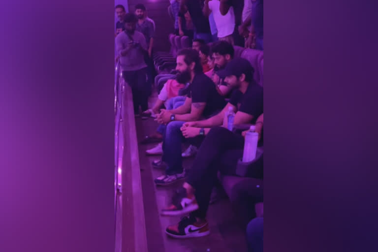 வெளியானது கோப்ரா... ரசிகர்களுடன் கொண்டாடிய விக்ரம்