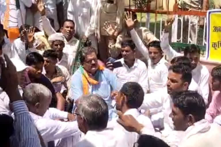 BJP MLA Sumit Godara protest for farmers, targets Energy Minister