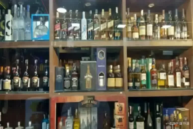 Delhi reverts to old excise policy, govt-run liquor vends open