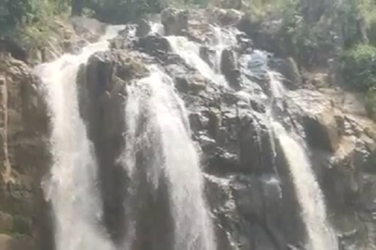 Lack of facilities on Jhojha water Fall of Bamhani River in Pendra