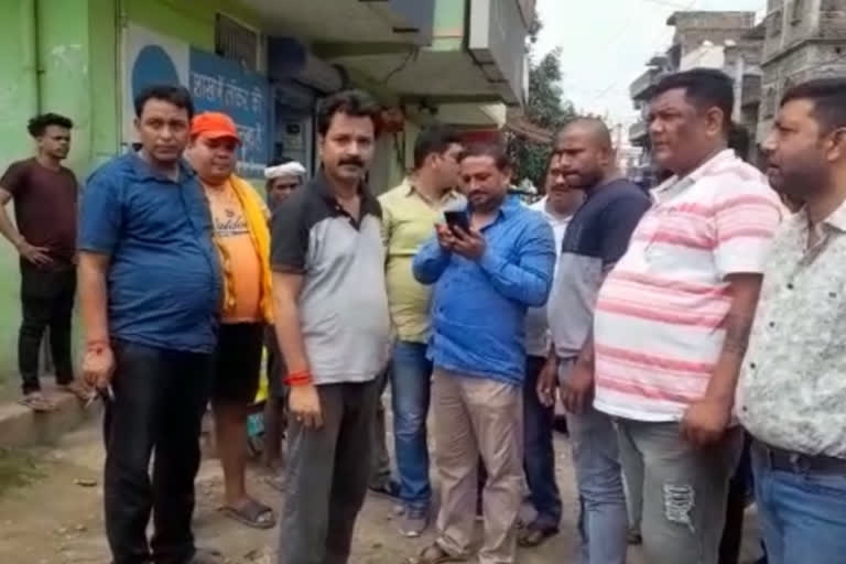 जमीन कारोबारी से लूट