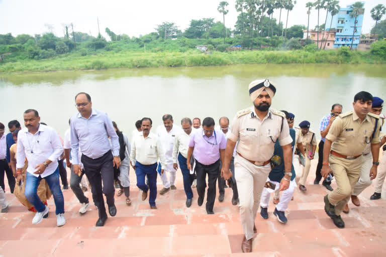 अंतरराष्ट्रीय पितृपक्ष मेले को लेकर डीएम ने किया निरीक्षण