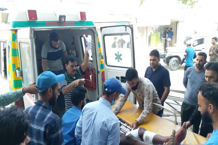 پلوامہ میں مشتبہ عسکریت پسندوں کی فائرنگ میں ایک غیرمقامی شخص زخمی