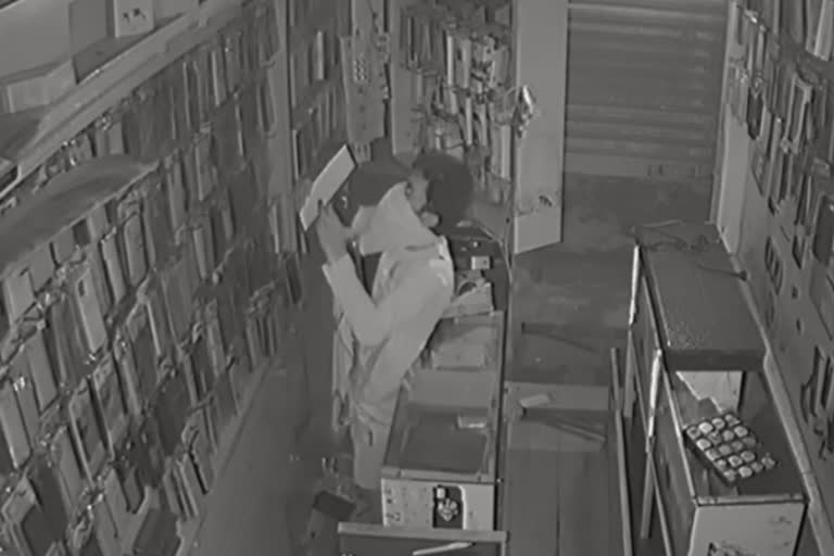 ரிச்சி ஸ்ட்ரீட் செல்போன் கடைகளில் திருட்டு... சிசிடிவி காட்சி மூலம் விசாரணை...