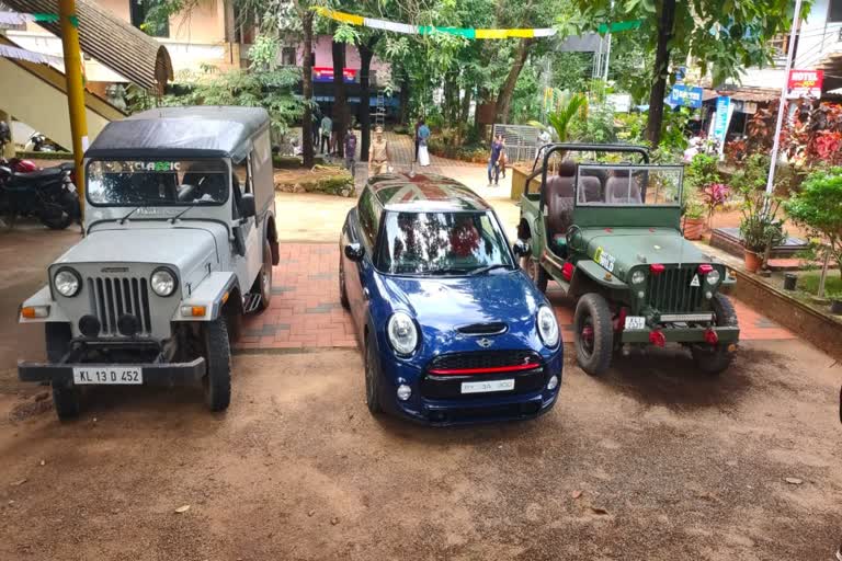 vehicles transform for onam celebrations  school onam celebrations  luxury vehicles for onam celebrations  Taliparamba police take vehicles in custody  വിദ്യാലയങ്ങളിൽ ഓണാഘോഷം  ഓണാഘോഷത്തിന് ആഡംബര വാഹനങ്ങൾ  വാഹനങ്ങൾ രൂപമാറ്റം വരുത്തി  തളിപ്പറമ്പ് പൊലീസ്  തളിപ്പറമ്പ് പൊലീസ് വാഹനങ്ങൾ പിടികൂടി  മോട്ടോര്‍ വാഹന വകുപ്പ്