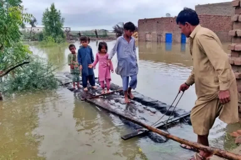 Death toll from Pakistan floods reaches near 1200