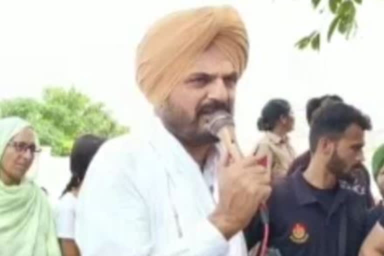 Keep quiet or we will kill you: Sidhu Moosewala's father receives another death threat