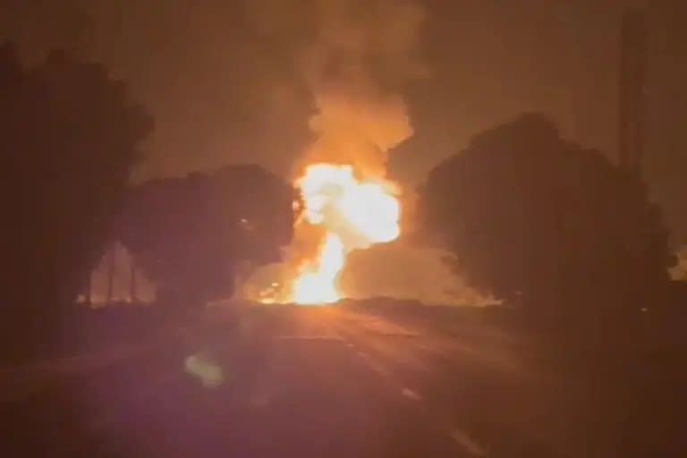 over 100 gas cylinders exploded in lorry in ap