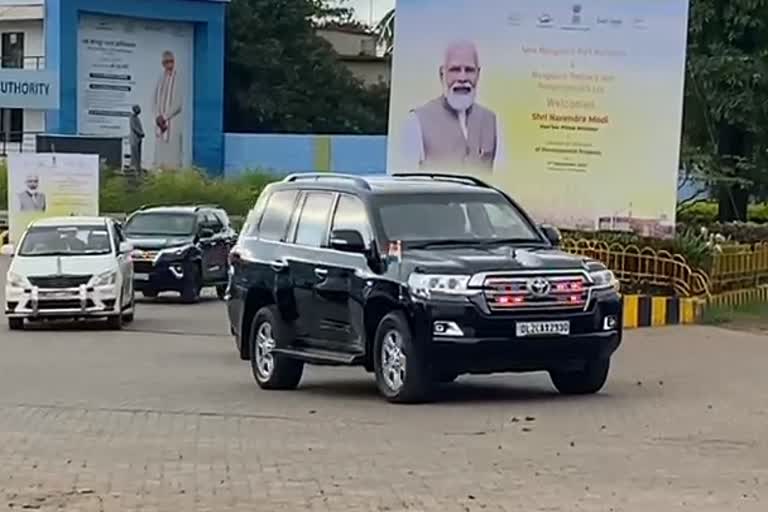 weather-change-pm-modi-went-to-airport-by-road-in-mangaluru