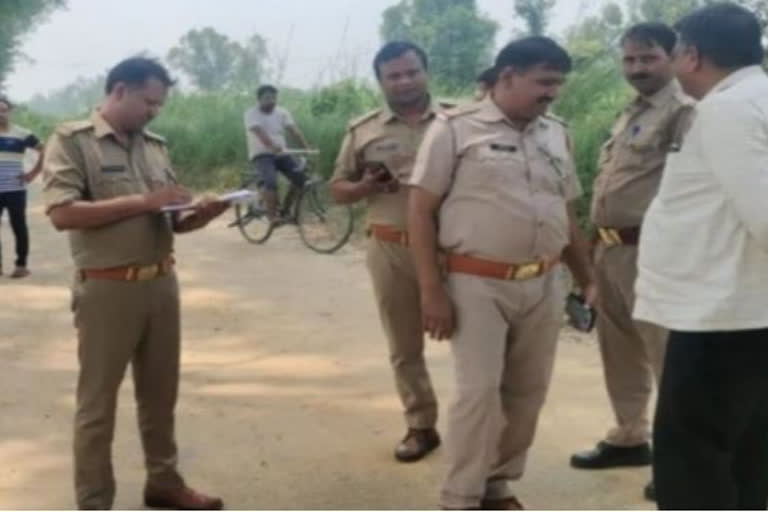 Hawker alleges bike borne assailants for cutting beards, case registered for hurting religious sentiments