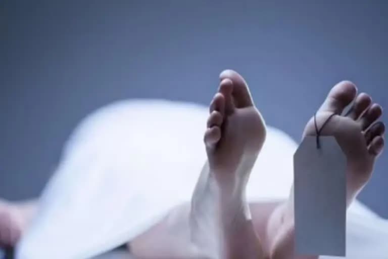 கல்லூரி படிக்கட்டில் விழுந்து மாணவி உயிரிழப்பா..?