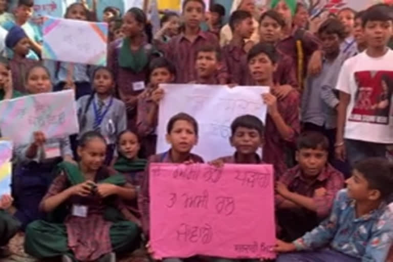 Police locks a government school in Moga, Students- parents stage a sit-in outside the school