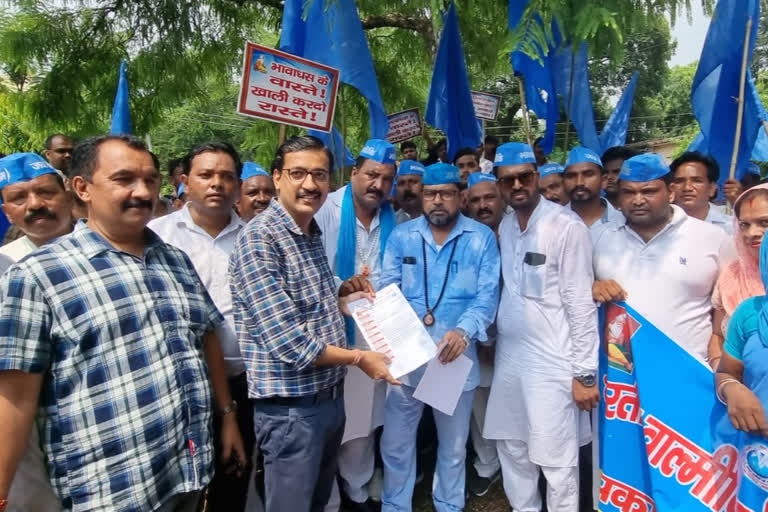 Valmiki Samaj submitted memorandum to DM