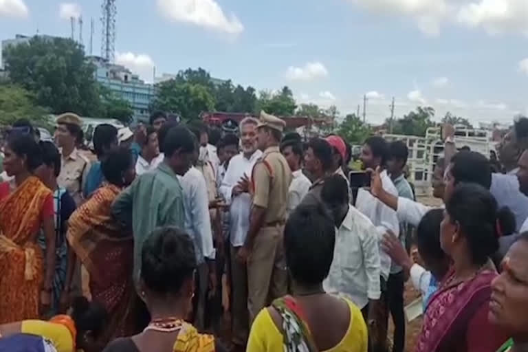 TDP PROTEST AT KAKINADA