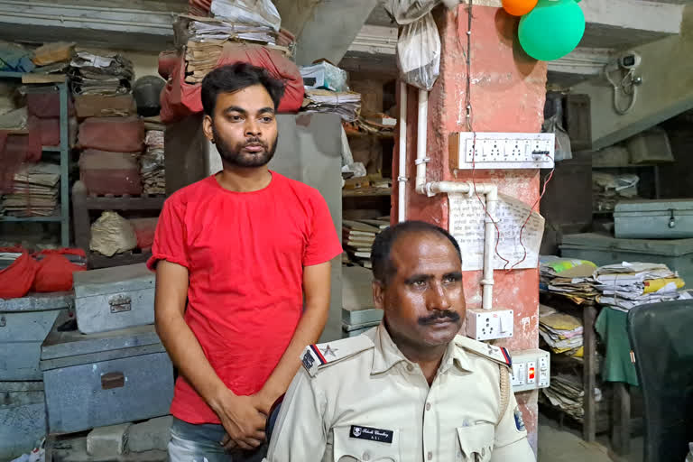 पटना में पत्नी ने शराबी पति को गिरफ्तार करवाया