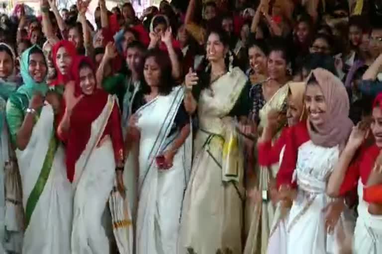 Onam  Onam Celebration  Social Media Viral Onam Celebration  Wandoor Girls School  Malappuram  Malappuram News  Wandoor Girls Higher Secondary  വണ്ടൂർ  മലപ്പുറം  ഓണാഘോഷം  സമൂഹമാധ്യമങ്ങളിൽ വൈറലായ  വണ്ടൂർ ഗേൾസ് ഹൈസെക്കൻഡറി സ്കൂളിലെ ഓണാഘോഷം  എപി അനിൽകുമാർ  എംഎൽഎ  രാഷ്‌ട്രീയ നേതാക്കൾ