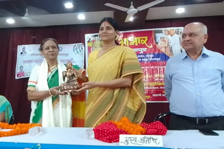 Union minister Anupriya Patel won hearts by singing a song in Laldiggi Lions School, Mirzapur