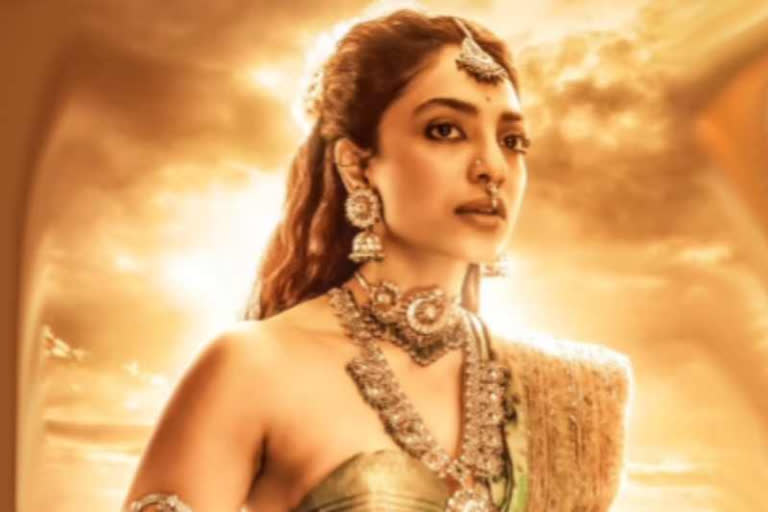 Ponniyin Selvan 1 Makers Drops First Look Of Sobhita Dhulipala As Queen ...