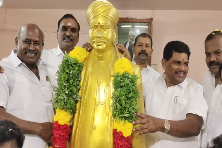 அமைச்சர் அனிதா ராதாகிருஷ்ணன் மரியாதை