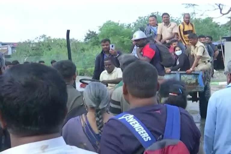 IT Professionals Take Tractor Ride