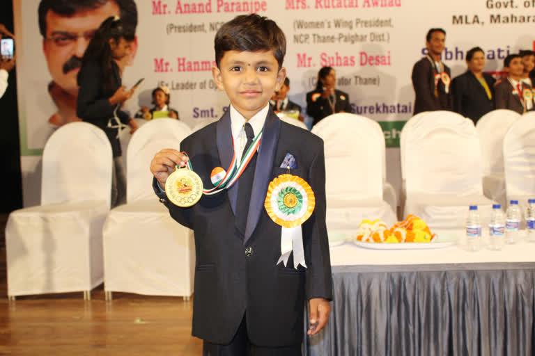 five year old manasvi vishal pimpre of yavatmal honored with national sports award