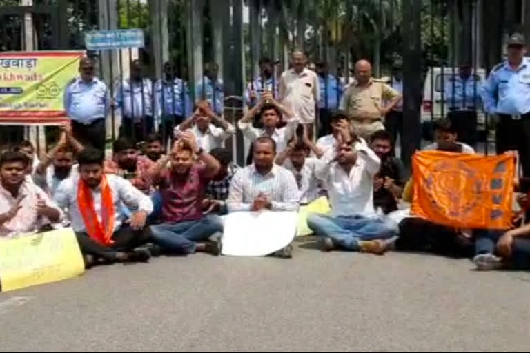 IIT students continue protests against non-veg food served on campus; ABVP, Bajrang Dal offer support