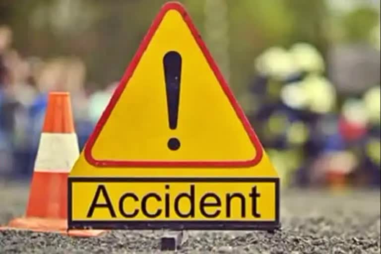 Car collided with electric pole in Ludhiana