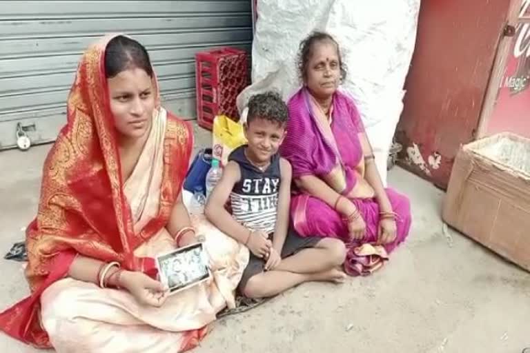 women sat on dharna in Puri after in laws family not accepting her