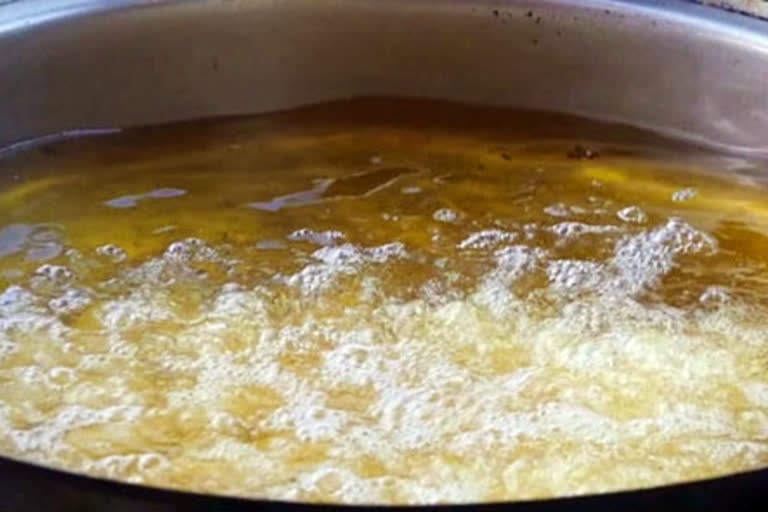 woman poured boiling oil on husband at jiyaguda