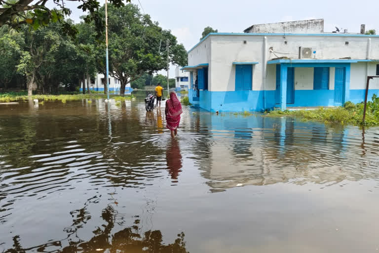 Locals facing problems due to water entered at health centre in Malda