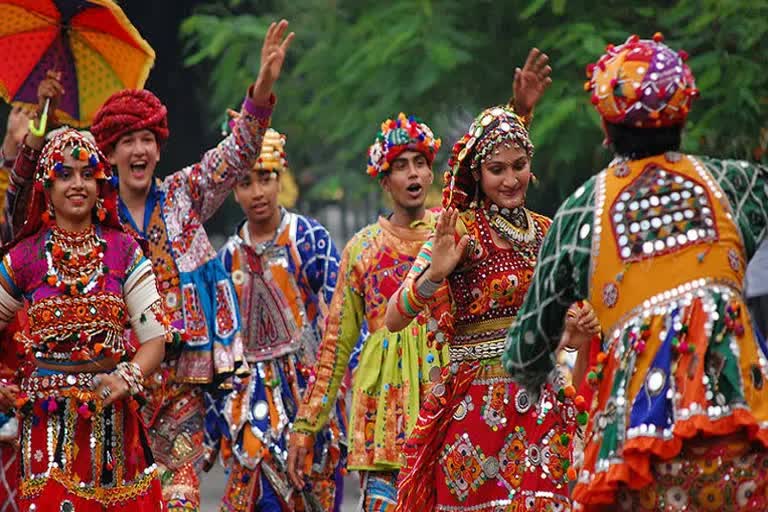 non-hindu-youths-are-not-allowed-to-play-garba-classes-and-navratri-in-surat