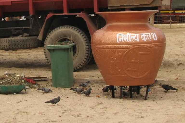 पर्यावरणाचा रक्षणाच्या दृष्टीने मुंबईत विसर्जनानंतर निर्माल्याच्या 'अशी' लावतात विल्हेवाट