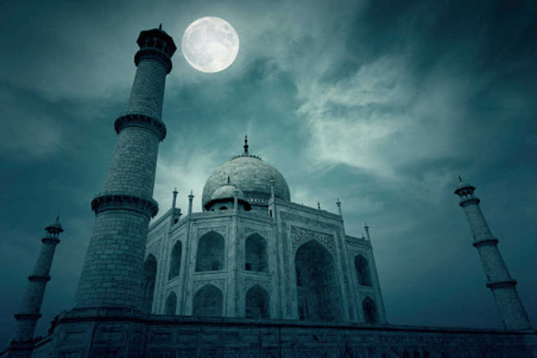 Taj Mahal Full Moon View for four days in Agra