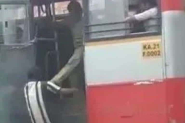 KSRTC conductor kicked the passenger's chest, suspended