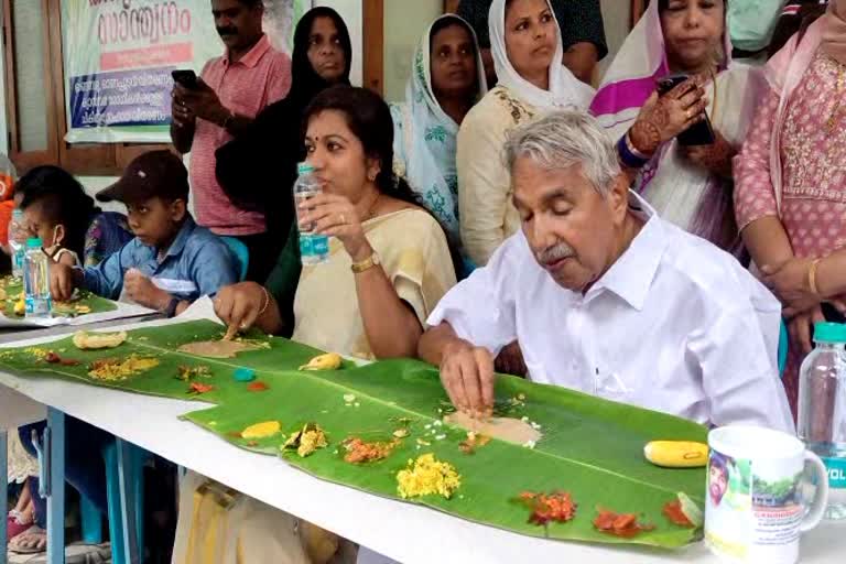 തിരുവോണ സാന്ത്വനം  ഉമ്മന്‍ചാണ്ടി  ക്യാന്‍സര്‍ രോഗികള്‍ക്കൊപ്പം  ഓണം  oommen chandy  celebrates onam  cancer patients  onam