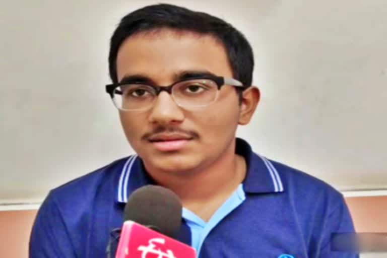 patna Akshat Ranjan became topper