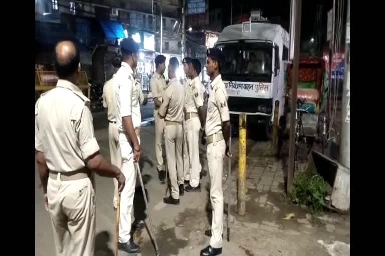 पुलिस टीम पर हमला