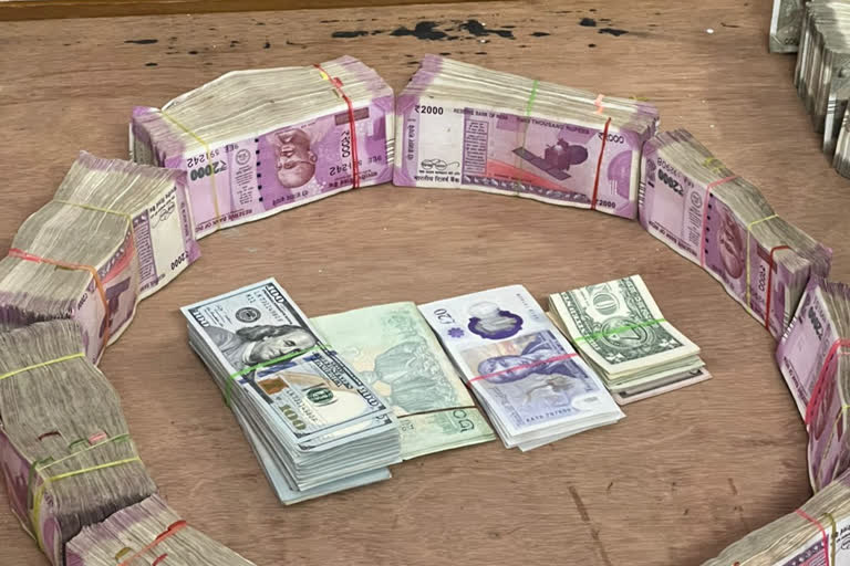 EOW recovers 1.65 crore cash from the residence of PC Singh