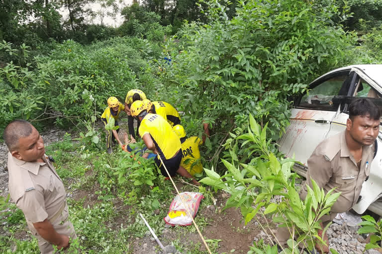 Car fell into ditch in Rishikesh