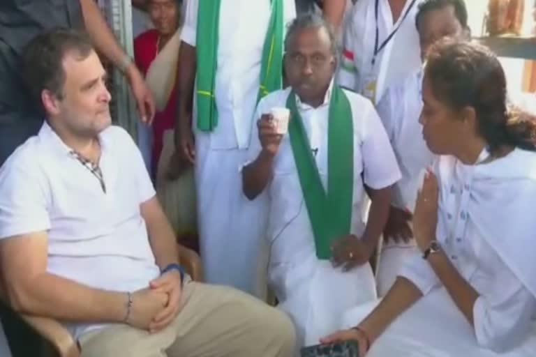 இந்திய ஒற்றுமை நடைப்பயணத்தின்போது பிஆர் பாண்டியனுடன் ராகுல் காந்தி கலந்துரையாடல்