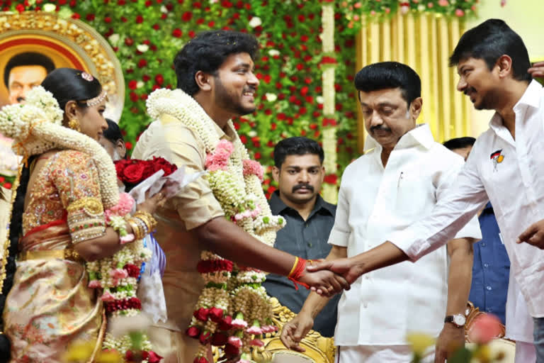 minister moorthy son marriage  minister moorthy  cm stalin  minute to minute cm  cm stalin wish to become a minute to minute cm  முதல்வர் ஸ்டாலின் பேச்சு  தமிழ்நாடு முதலமைச்சர் ஸ்டாலின்  ஸ்டாலின்  மூர்த்தி மகனின் திருமண விழா  அமைச்சர் மூர்த்தி மகனின் திருமண விழா  தங்கம் தென்னரசு  மனோ தங்கராஜ்  அனிதா ராதாகிருஷ்ணன்  கீதா ஜீவன்  பிடிஆர் பழனிவேல் தியாகராஜன்  உதயநிதி ஸ்டாலின்  பொன்முடி  MM CMஆக இருப்பதையே விரும்புகிறேன்  தொல் திருமாவளவன்