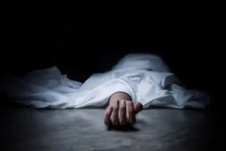 பாலத்திலிருந்து தூக்கி வீசப்பட்ட பைக்... 2 குழந்தைகள் உட்பட 4 பேர் உயிரிழப்பு...