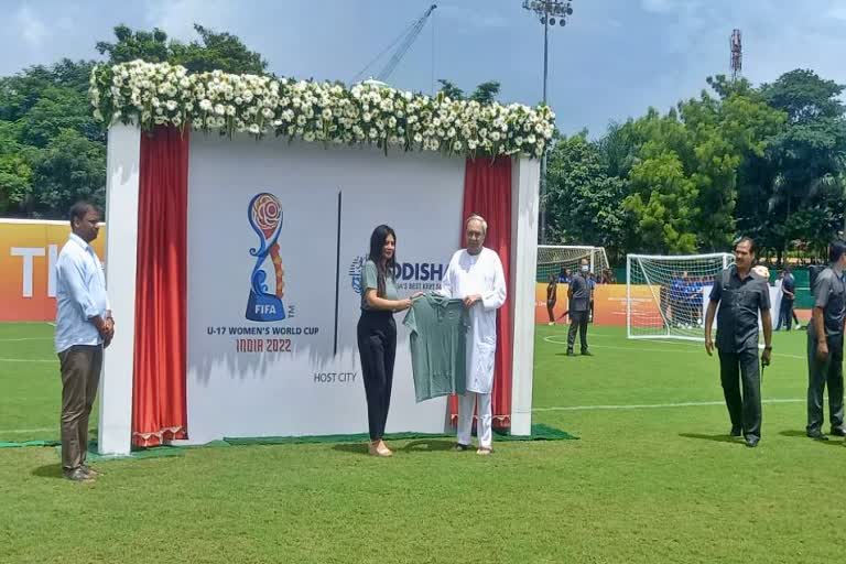 Odisha Cm naveen patnaik unveils logo of FIFA u17 womens world cup