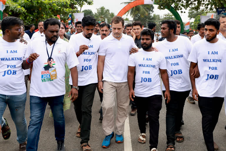 Rahul Gandhi getting good response Bharat Jodo Yatra Priyanka Gandhi Vadra can join march soon says Congress