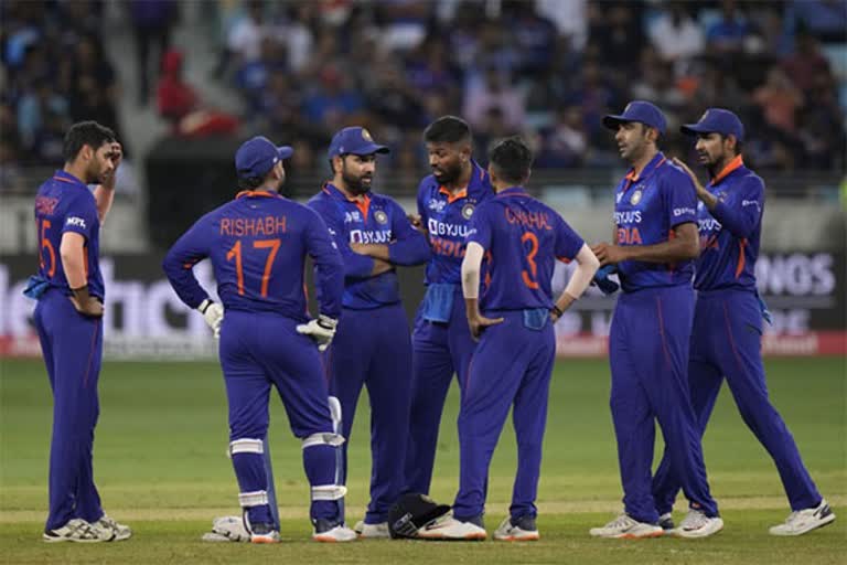 team india stop shuffle in batting and bowling