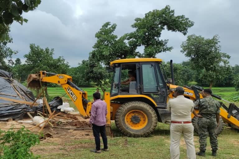 Forest Department action on illegal saw mills in Giridih