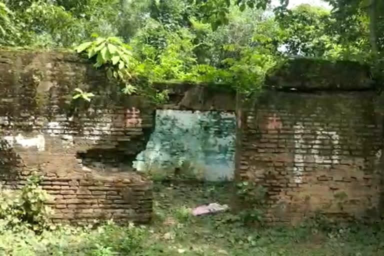 Durga Puja of Hindu Muslim communities by painting pictures on walls of broken temple in Kanksa